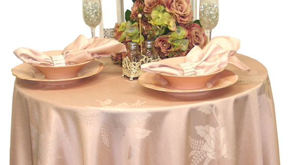 Blush table linen from Jomar